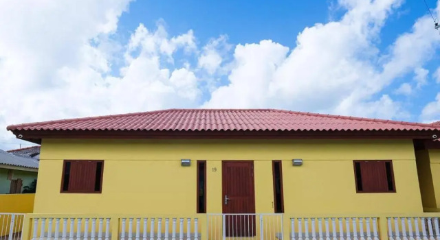 Iona's home: Vibrant 2bedroom home near Willemstad