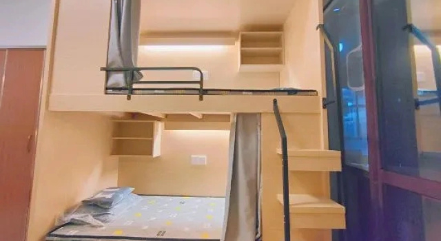 Мужская капсула Yashe Hostel