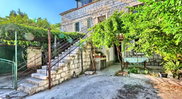 Апартаменты The center of Split, renovated stone house