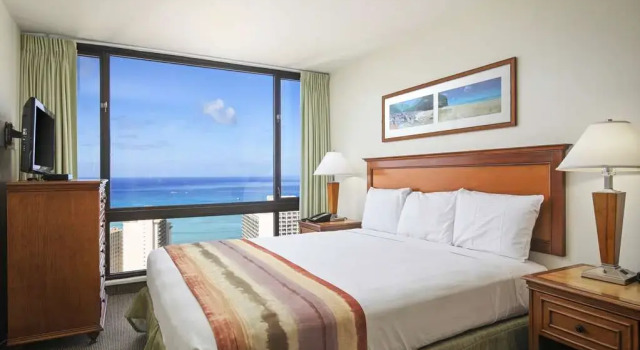 1-bath Suite Deluxe Ocean View c 1 комнатой Aston Waikiki Sunset
