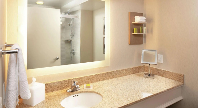 Двухместный номер Standard Hilton Madison Monona Terrace