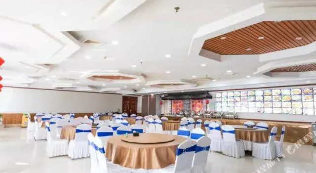 Jiulongtan Business Hotel, Varaa Hotelli Daqing Heilongjiang