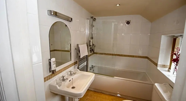 Номер Standard NormanHurst Hotel