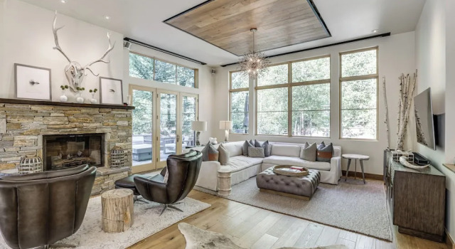 Walk to Town & Trails! Luxe Mtn Retreat w/ Hot Tub, Buchen Sie Ferienhaus Ketchum Sun Valley