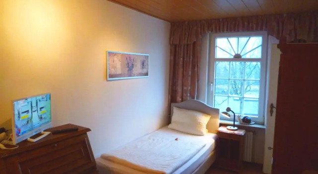 Hotel Alt-Lennep, Забронировать Отель Ремшайд Северный Рейн-Вестфалия, рядом с Röntgen Museum