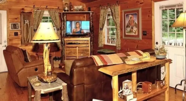 Enchanted - 1 Bedrooms, 1 Baths, Sleeps 2 Cabin by RedAwning, Book Feriehus Hoteller i Newport med parkering, Parkering