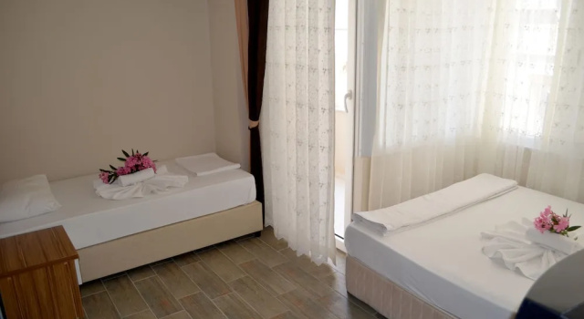 Трёхместный номер Standard с балконом Seda Hotel