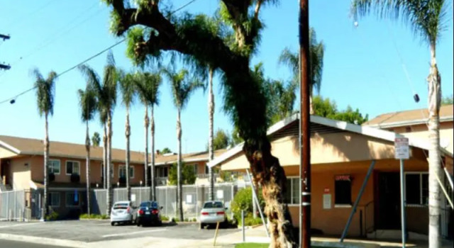 Кровать в общем номере Hyland Inn Van Nuys