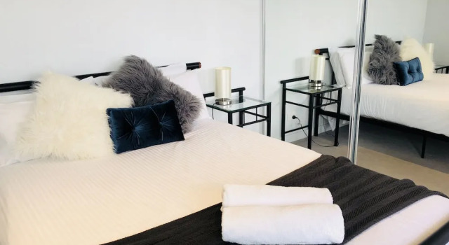 Level 8 Marvelous Apartment with pool access, Забронировать Апартаменты/квартира Апартаменты Мельбурна, рядом с Australian Institute of Management, Апартаменты/квартира