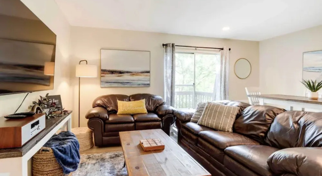 Коттедж с 4 комнатами с балконом Families w/ Pets! Lake-view Osage Beach Home