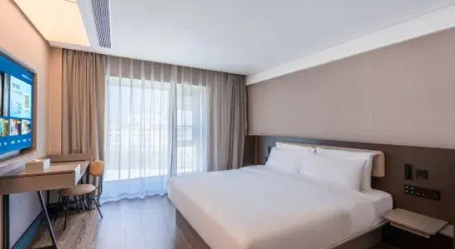 Люкс HanTing Hotel (Qujing Qilin Garden)