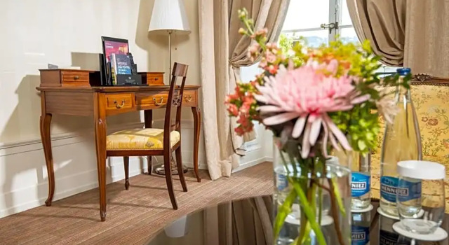 Номер Superior с видом на город Hôtel Des Trois Couronnes & Spa - The Leading Hotels of the World