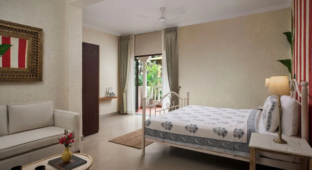 Deluxe huone parvekkeella Larisa Resort, Morjim