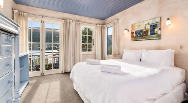 Sunny Lakeview Villa, Забронировать Вилла Kelvin Heights 