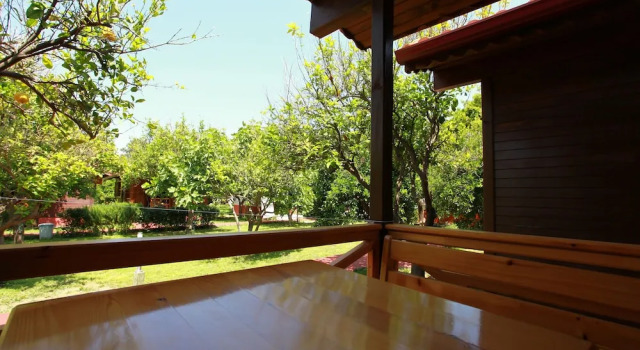 Семейное бунгало с балконом Baris Pension & Bungalows