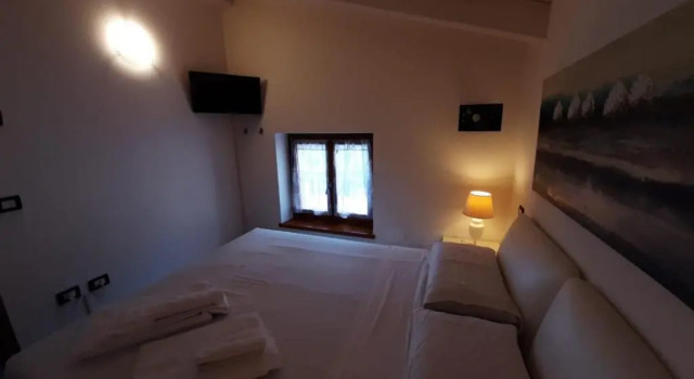 Appartamento DELUXE 1 con vasca idromassaggio vista Lago di Garda, riscaldata, privata e utilizzabile tutto l'anno