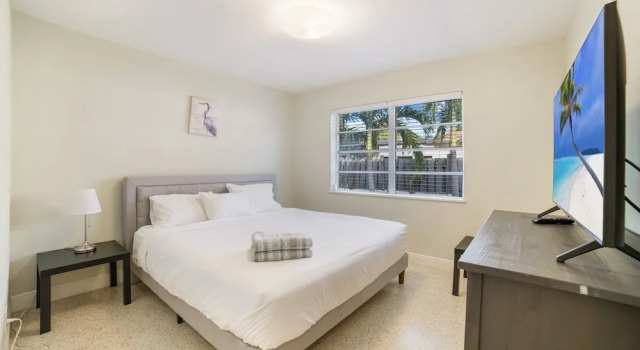 Unique Luxurious House Bright and Airy 4 BDR, Book Feriehus Hollywood Panhandle Florida