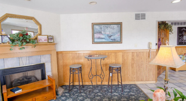 Econo Lodge Inn & Suites Lake Of The Ozarks, Забронировать Отель Отели в центре Осейдж-Бич, в центре