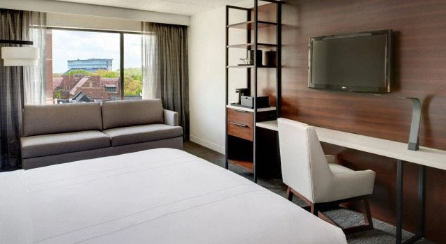 Marriott East Lansing at University Place, Buchen Sie Hotel East Lansing Michigan
