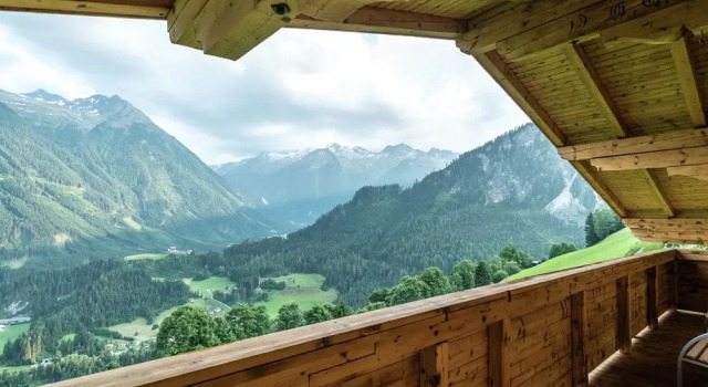 Шале Large Luxury Chalet near Ski Area Zillerarena Königsleiten