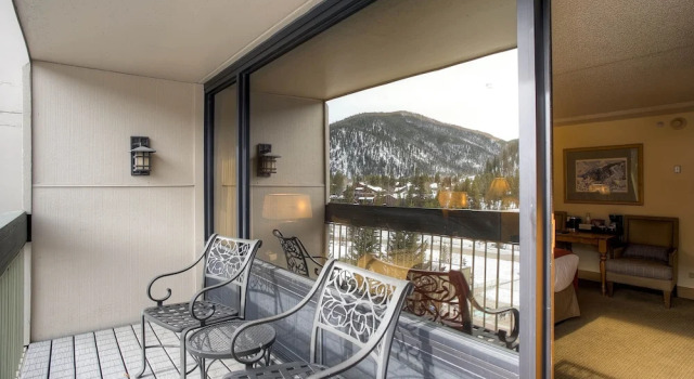 Четырёхместный номер Standard с балконом Keystone Lodge & Spa, A Vail Resorts Property