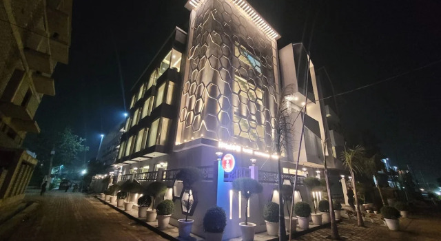 Hotel Rj, Забронировать Отель Грейтер-Нойда штат Уттар-Прадеш