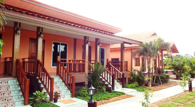 Lanta Riviera Villa Resort
