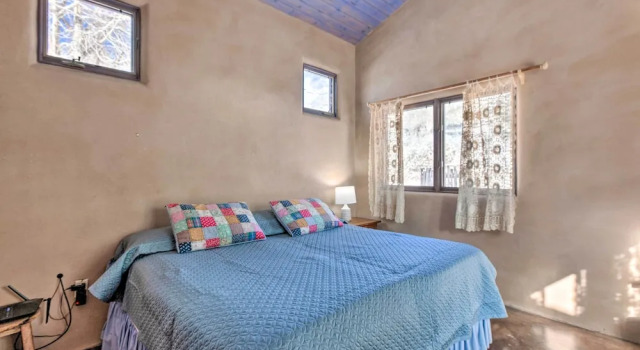 Коттедж Unique Casita w/ Kiva Fireplace: 11 Mi to Taos Ski