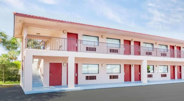 Super 8 Fort Pierce, จอง มินิโฮเทล ชายฝั่ง Fort Pierce ฟลอริดา