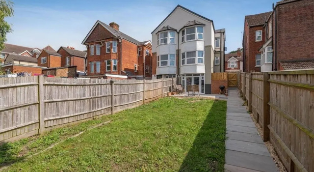 Коттедж Charming 5 Bedroom Home in High Wycombe Perfect for Families