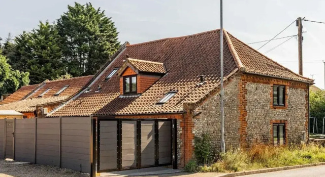Host Stay Fender Cottage