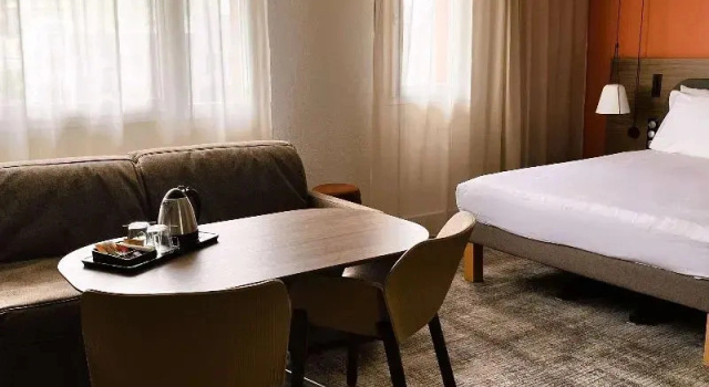 Четырёхместный люкс Novotel Suites Clermont Ferrand Polydome