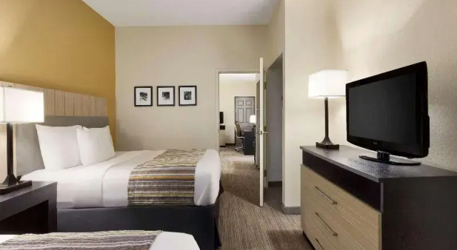 Четырёхместный люкс Country Inn & Suites by Radisson, Dalton, GA