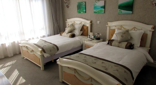 Oriental Phoenix International Country Club, Varaa Hotelli Liantang Shanghai
