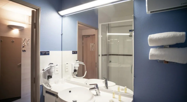 Номер Standard ACE Hôtel Rouen Parc des Expositions