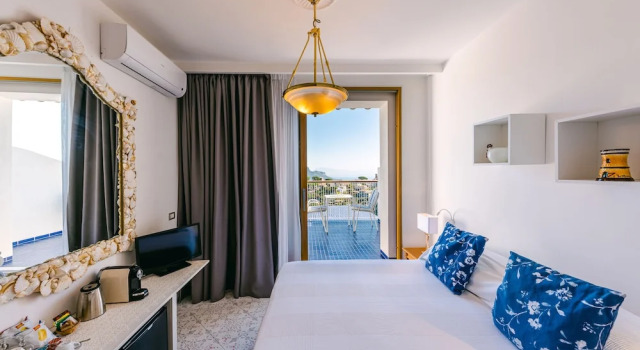 Номер Comfort с балконом HOTEL ZINTONIO