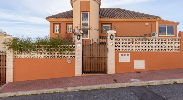 Lavish Villa in Málaga With Swimming Pool, Забронировать Вилла Малага Коста-дель-Соль, рядом с Club de Golf El Candado