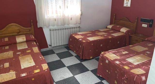 Трёхместный номер Standard Hostel Restaurant Leyvamar