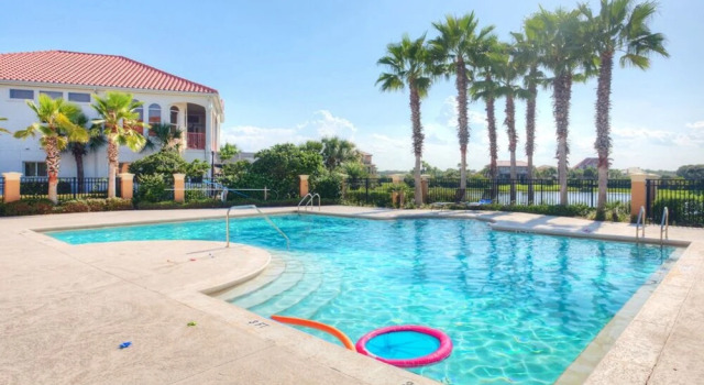 Royal Swan - Three Bedroom Home, Rezerwuj Hotel Hotele w Palm Coast z parkingiem, Parking