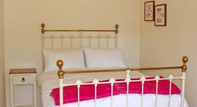 Bullroom, Rezervați Hotel Holywell Clwyd