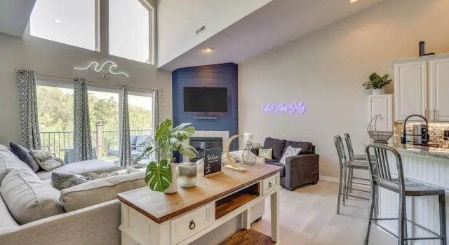 Апартаменты 4 Mi to Dtwn: Gem w/ Lake Access in Camdenton