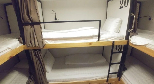 40K Four Of A Kind Hostel