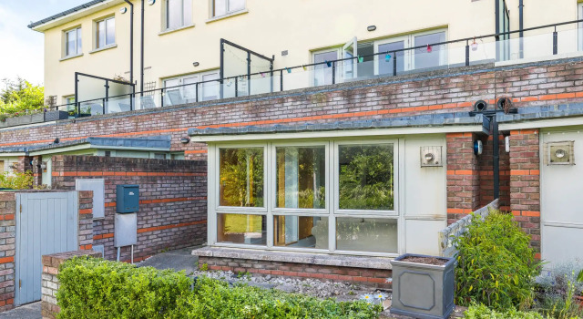 Kelston Avenue Foxrock, Rezervați Hotel Dun Laoghaire Dublin