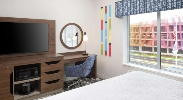 Hampton Inn & Suites by Hilton Rochester Downtown, Забронировать Отель Отели Рочестера с бассейном, рядом с Стадион Blue Cross Arena At the War, Бассейн