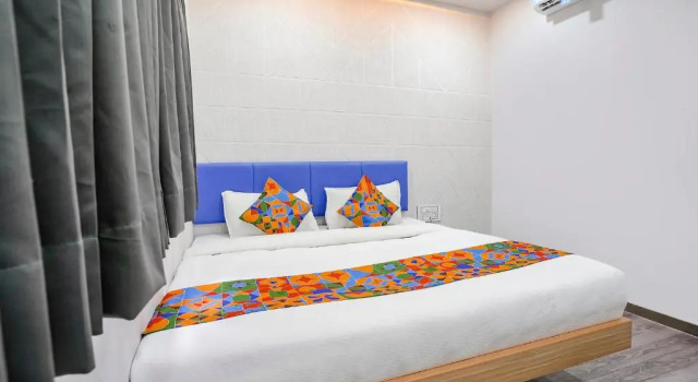 Номер Deluxe FabHotel Vrundavan - Nr Sargam Shopping Center