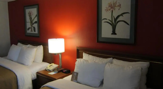 Четырёхместный номер Standard Ramada by Wyndham Downtown Spokane