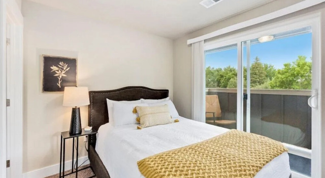 Contemporary Solar Powered Studio near Old Town!, Book Feriehus Villaer i Fort Collins, Villa