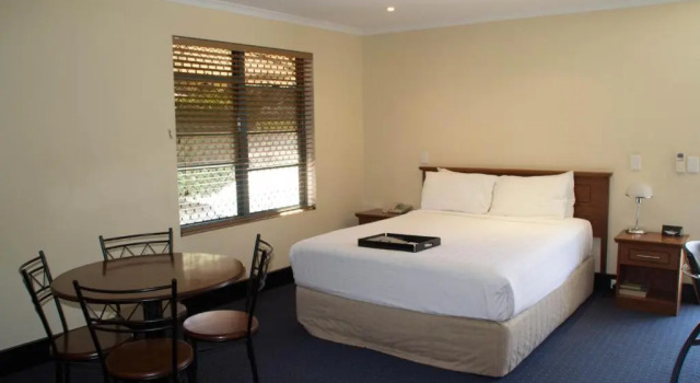 Студия Gladstone Capricorn Apartments