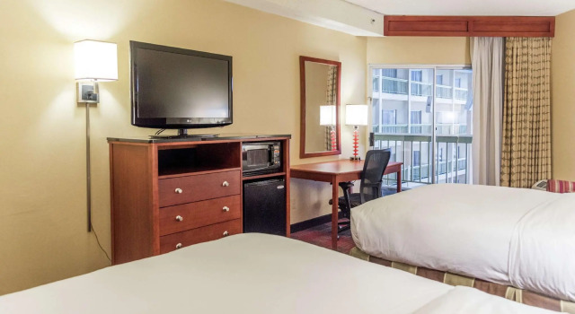 Четырёхместный номер Standard с балконом DoubleTree by Hilton Holland