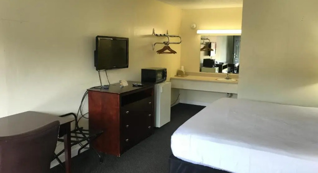 Standard Zimmer Scottish Inns - Locust Grove